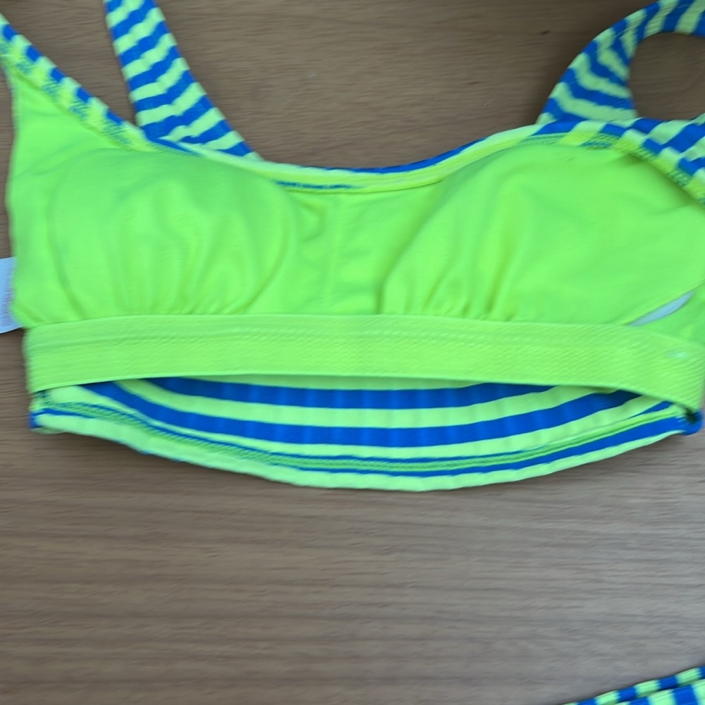 Bathing suit - Picture 2 of 3